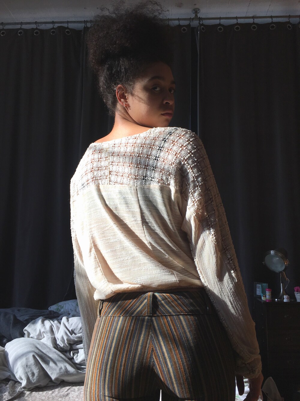「hippie、vintage、stripe」｜「Anthropologieのアイテム（その他トップス、ベージュ系）」を使った、Bubbly🌸さん（レディース・180cm）の春コーディネートの1枚目の写真
