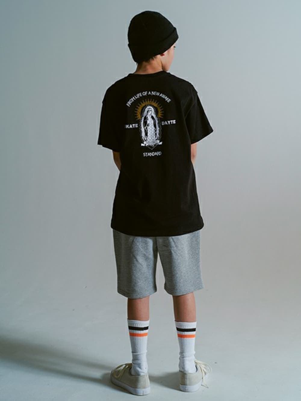 「kids、キッズコーデ、男の子、スケートボード、キッズファッション、ジュニア、レグルス、LEGURUS STANDARD、レグルススタンダード、LEGURUS」｜「LEGURUS STANDARDのワッペンショートパンツ（その他パンツ、グレー系）」を使った、LEGURUS STANDARDさん（キッズ・148cm）の春コーディネートの1枚目の写真