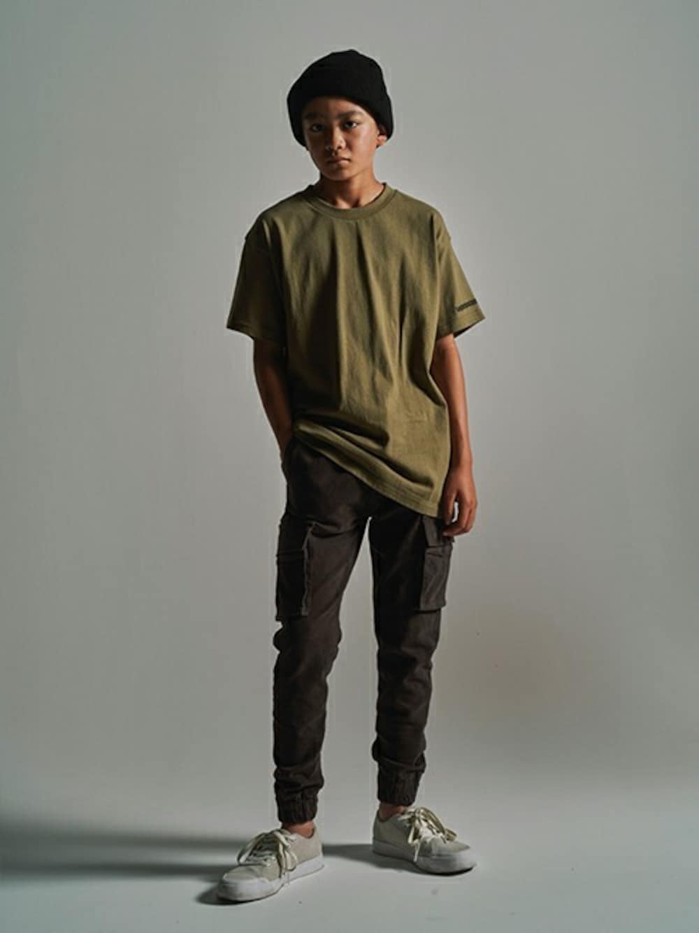 「Tシャツ、ストリート、キッズコーデ、男の子、夏コーデ、キッズファッション、レグルス、LEGURUS STANDARD、レグルススタンダード、LEGURUS」｜「LEGURUS STANDARDのLEGURUS 幾何学Tシャツ（Tシャツ/カットソー、グリーン系）」を使った、LEGURUS STANDARDさん（キッズ・149cm）の夏コーディネートの1枚目の写真