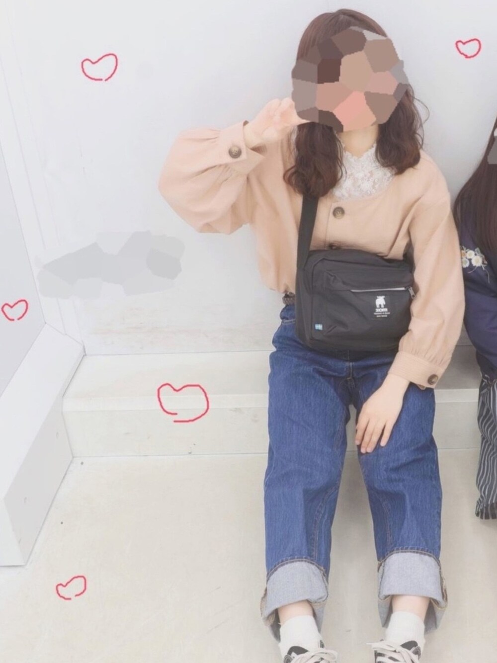 「春コーデ、オトナ女子、シンプルコーデ、パンツスタイル、フロントボタンブラウス、ストレートデニム、GU、earth music&ecology、converse、おしゃれさんと繋がりたい」｜「tiptopのアイテム（Tシャツ/カットソー、ホワイト系）」を使った、miichanさん（レディース・151cm）の春コーディネートの1枚目の写真
