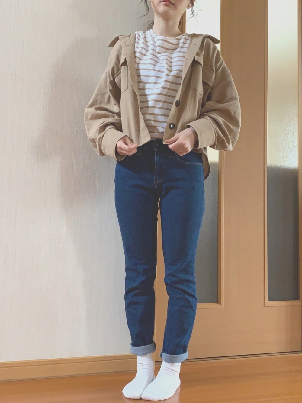 「春コーデ、パンツスタイル、ベージュ、ボーダー、スキニーデニム、低身長、apresjour、Green Parks、GU、converse」｜「apres jourのスコッチボタンシャツ【ZOZOTOWN限定アイテム】（シャツ/ブラウス、ベージュ系）」を使った、miichanさん（レディース・151cm）の春コーディネートの1枚目の写真