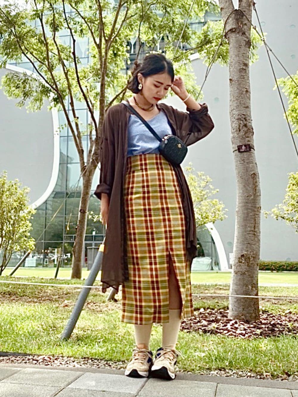 「GU、COACH、BEAMS、Ray BEAMS」｜「GUのアイテム（シャツ/ブラウス、ブラウン系）」を使った、menghanさん（レディース・158cm）の秋コーディネートの1枚目の写真