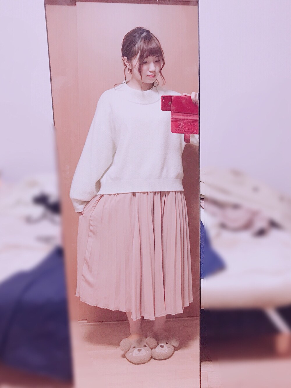「シンプル、ピンク、ホワイト、ロングスカート、冬、春コーデ、可愛い」｜「Honeysのアイテム（スカート、ピンク系）」を使った、Mi-noさん（レディース・153cm）の春コーディネートの1枚目の写真