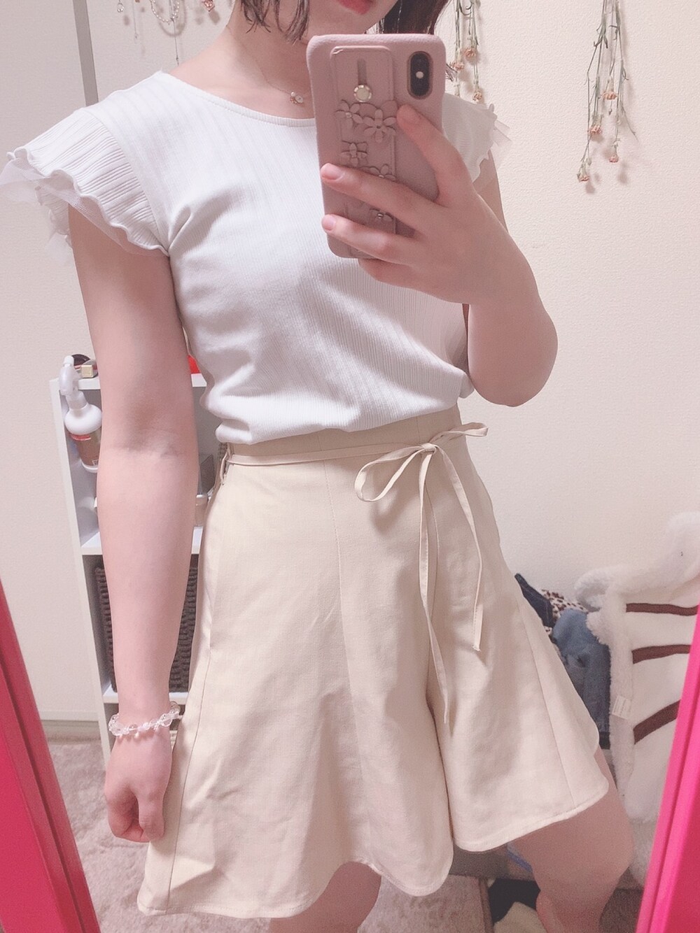 「春夏コーデ、白×ベージュ、ショート丈、キュロット、ナイスクラップ、ミッシュマッシュ、ショートヘア」｜「one after another NICE CLAUPのフレア麻風ショートパンツ（その他パンツ、ベージュ系）」を使った、Mi-noさん（レディース・153cm）の夏コーディネートの1枚目の写真