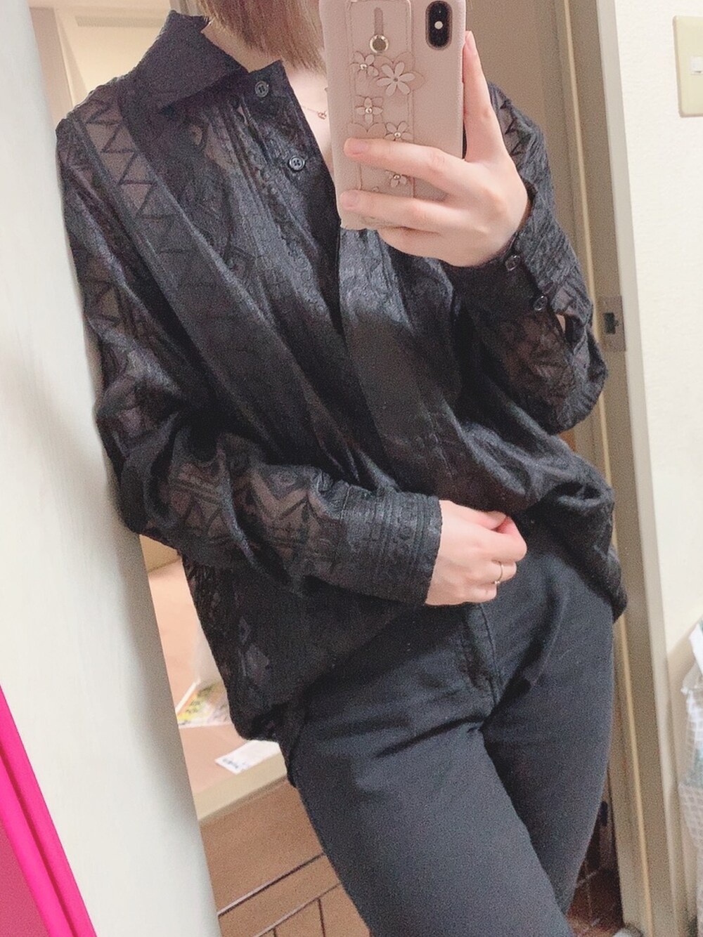 「ブラック、ジーナシス、スキニーデニム、ブラウス、柄シャツ、シースルー」｜「JEANASISのシシュウオーガンジーシャツLS/892440（シャツ/ブラウス、ブラック系）」を使った、Mi-noさん（レディース・153cm）の夏コーディネートの1枚目の写真