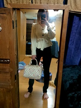 「LOUIS VUITTON（ルイヴィトン）のアイテム（ハンドバッグ、ホワイト系）」を使った、めぐ姫さん（レディース・158cm）の秋コーディネート