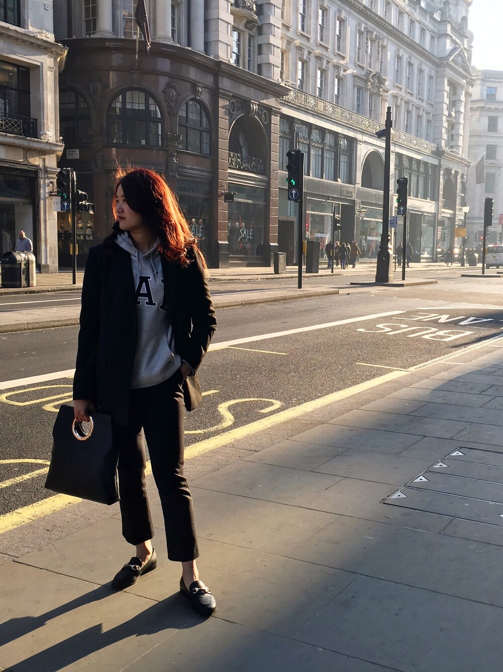 「ootd、outfit、winter、ZARA、LONDON、black、Suit」｜「GAPのアイテム（パーカー、グレー系）」を使った、Pennyさん（レディース・164cm）の冬コーディネートの1枚目の写真
