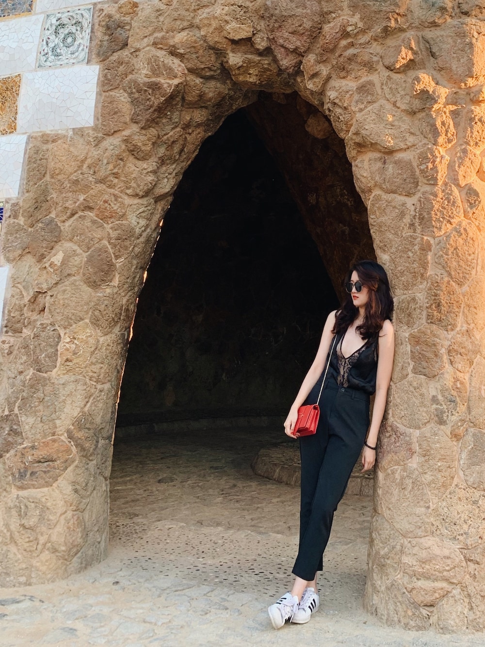 「summer、ootd、daily look、outfit、black、travel」｜「Pretty Little Thingsのアイテム（タンクトップ、ブラック系）」を使った、Pennyさん（レディース・165cm）の秋コーディネートの1枚目の写真