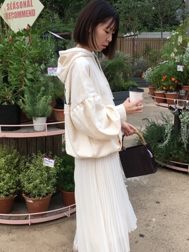 「Chico（チコ）のアイテム（パーカー、ホワイト系）」を使った、まなみんさん（レディース・161cm）の春コーディネート