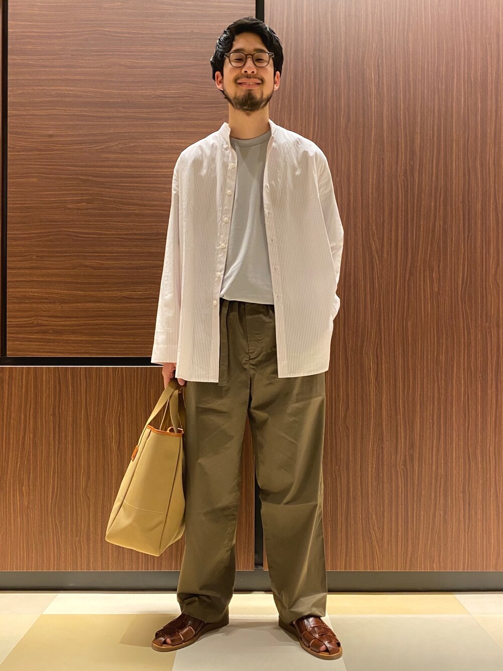 「LIWAN、Handvaerk、morris&sons、Paraboot、BRADY」｜「Morris & Sonsの【MORRIS & SONS】ベルテッド ワイドパンツ MEN（その他パンツ、グリーン系）」を使った、imutaさん（メンズ・178cm）の春コーディネートの1枚目の写真