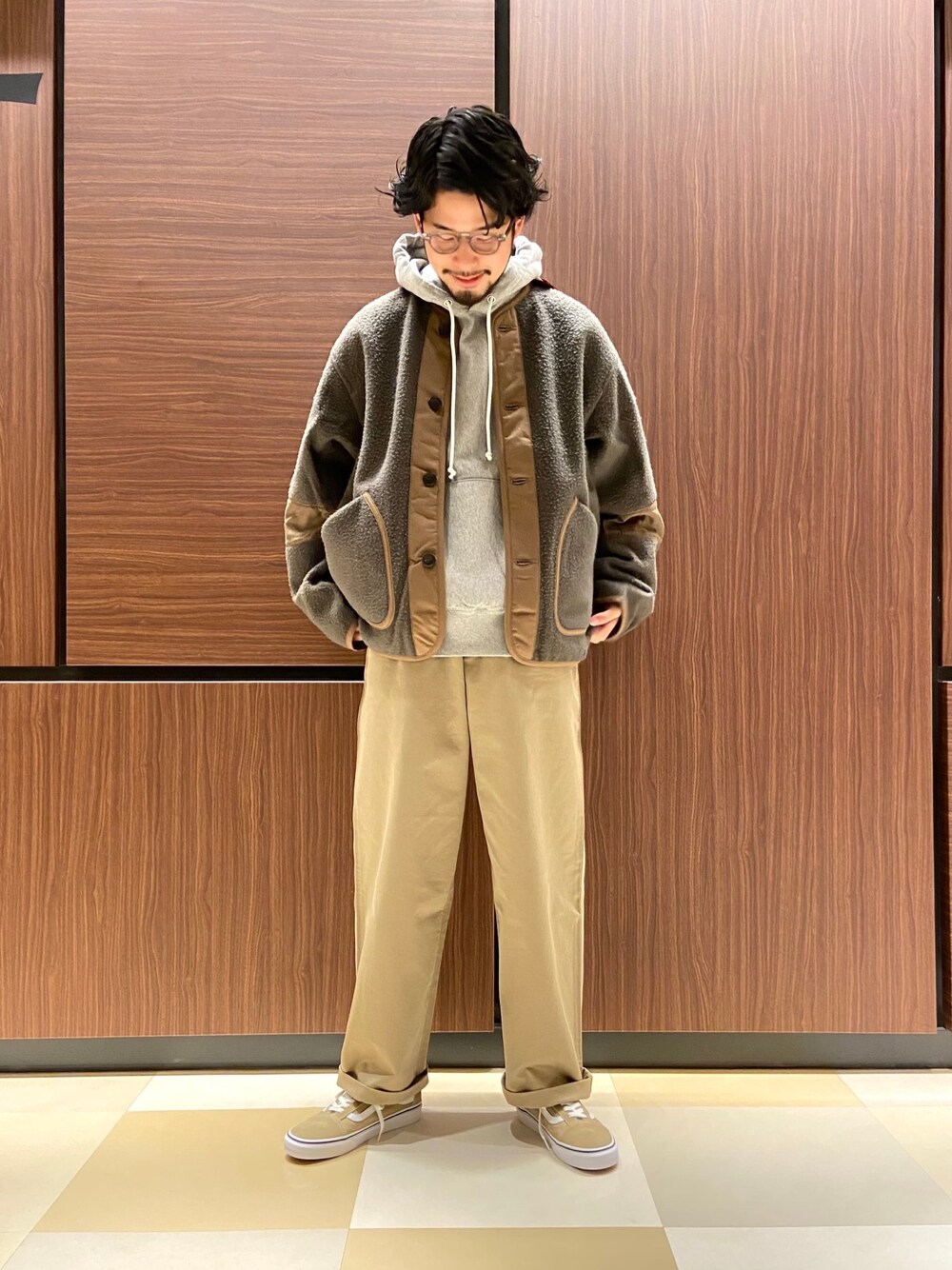 「unfil、AURALEE、VANS」｜「unfilのアイテム（ミリタリージャケット、グレー系）」を使った、imutaさん（メンズ・178cm）の秋コーディネートの1枚目の写真
