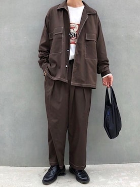 「ブラウンパンツ」｜「アイテム（その他シューズ）」を使った、カズキさん（メンズ・174cm）の夏コーディネート