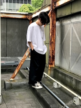 「THEE（シー）のアイテム（スラックス）」を使った、ＫＯＪＩＲＯさん（メンズ・170cm）の春コーディネート