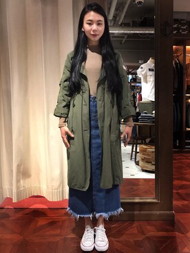 「AVIREX（アヴィレックス）のアイテム（トレンチコート）」を使った、Hana Chuさん（レディース・168cm）の春コーディネート