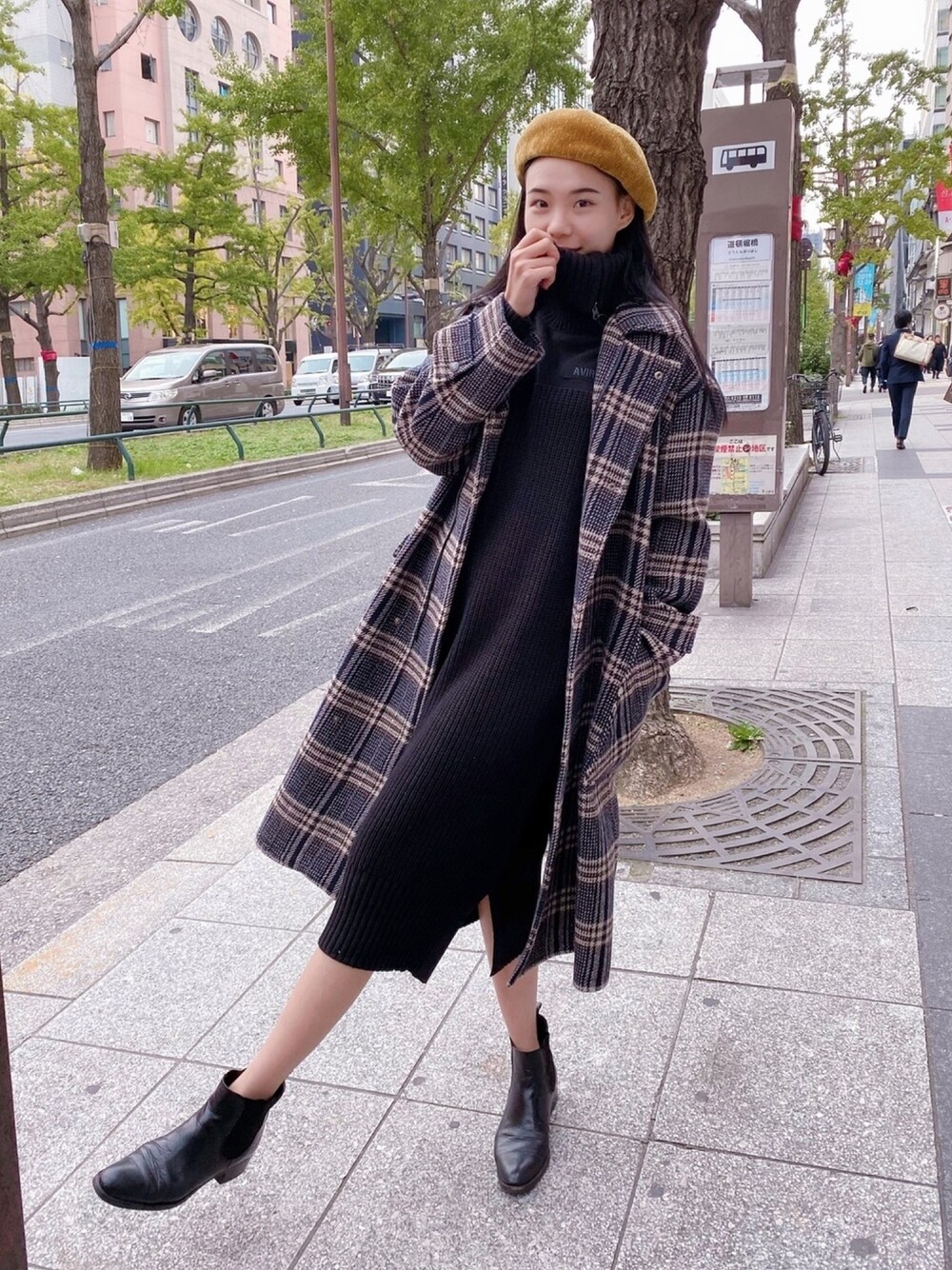「コート、ベレー帽、AVIREX、ニットワンピース、大人コーデ、秋コーデ、AVIREX belle、AVIREX心斎橋、台湾女子、スタッフセンバツ」｜「AVIREXのL-L/S TURTLE ZIP SLI（ワンピース、ブラック系）」を使った、Hana Chuさん（レディース・168cm）の秋コーディネートの1枚目の写真