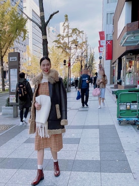 「AVIREX（アヴィレックス）のアイテム（ムートンコート）」を使った、Hana Chuさん（レディース・168cm）の冬コーディネート