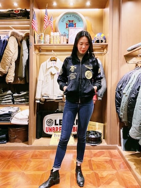 「AVIREX（アヴィレックス）のアイテム（スカジャン）」を使った、Hana Chuさん（レディース・168cm）の冬コーディネート