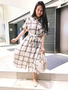 「AVIREX（アヴィレックス）のアイテム（シャツワンピース）」を使った、Hana Chuさん（レディース・168cm）の春コーディネート