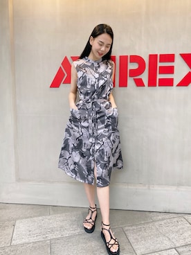 「AVIREX（アヴィレックス）のアイテム（シャツワンピース）」を使った、Hana Chuさん（レディース・168cm）の春コーディネート