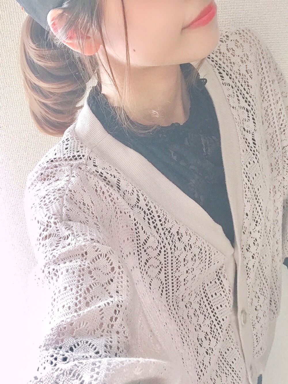「大人カジュアル、ootd、シンプル、ニット、レース、おしゃれさんと繋がりたい、おしゃれ、SELFIE」｜「Sugar spoonのアイテム（カーディガン/ボレロ、ベージュ系）」を使った、sakyさん（レディース・159cm）の秋コーディネートの1枚目の写真