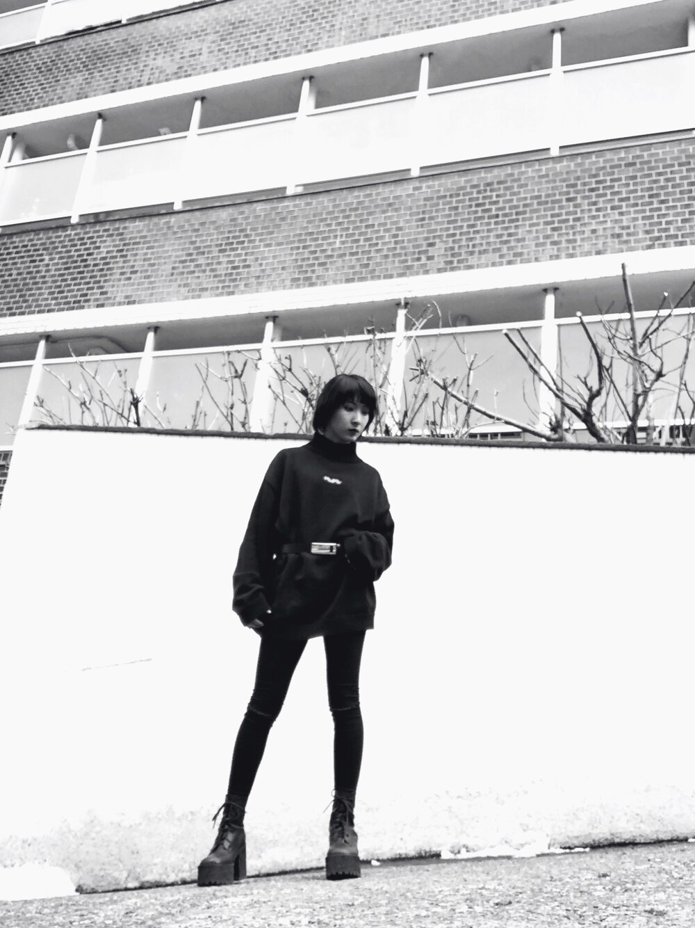 「black、knit」｜「MUZEのアイテム（ニット/セーター、ブラック系）」を使った、HARUさん（レディース・155cm）の冬コーディネートの1枚目の写真