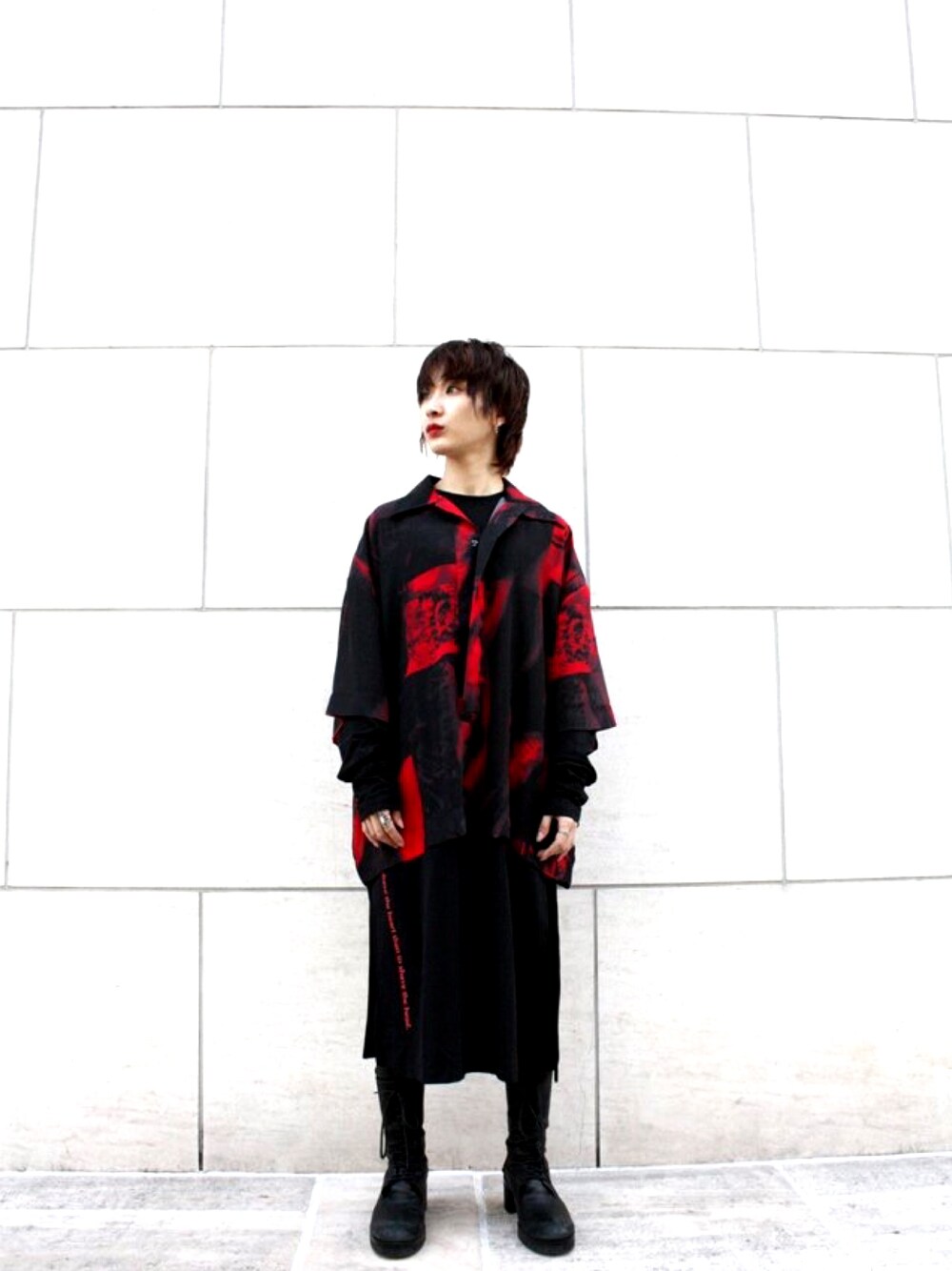 「HFRACTAL、PARADOX、staff、styling、black」｜「PARADOXのアイテム（シャツ/ブラウス、レッド系）」を使った、HARUさん（レディース・155cm）の春コーディネートの1枚目の写真