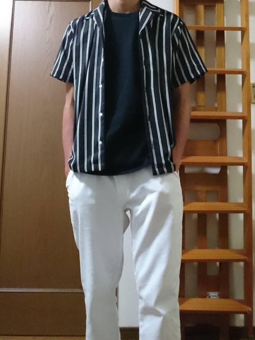 「adamsJUGGLERのアイテム（Tシャツ/カットソー、ブラック系）」を使った、よさん（メンズ・177cm）の秋コーディネートの1枚目の写真