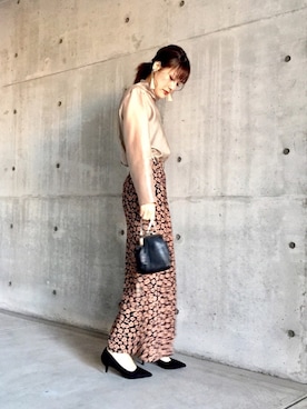 「URBAN RESEARCH（アーバンリサーチ）のプリントマキシスカート（スカート）」を使った、秋山 里織さん（レディース・158cm）の冬コーディネート