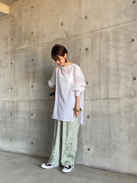「サテンパンツ」｜「アイテム（アナログ腕時計）」を使った、saoriさん（レディース・158cm）の秋コーディネート