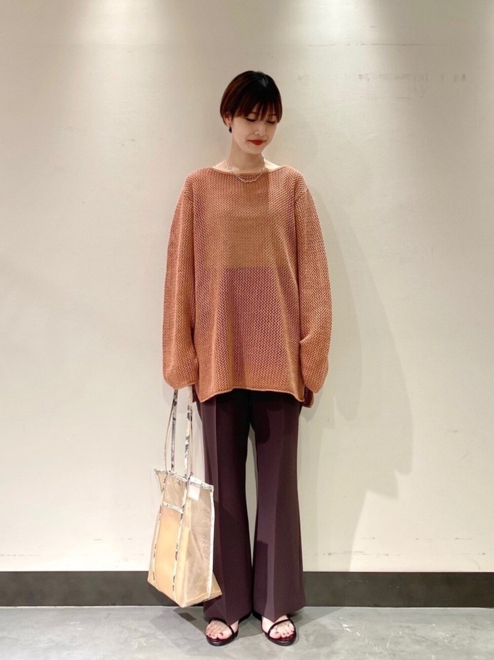 「ゆるコーデ、休日スタイル、きれいめカジュアル、主役はカラーパンツ、フレアパンツ、ビッグシルエット、春夏コーデ、メッシュニット、サマーニット、おしゃれさんと繋がりたい」｜「URBAN RESEARCHのメランジネップメッシュニット（ニット/セーター、オレンジ系）」を使った、saoriさん（レディース・158cm）の春コーディネートの1枚目の写真