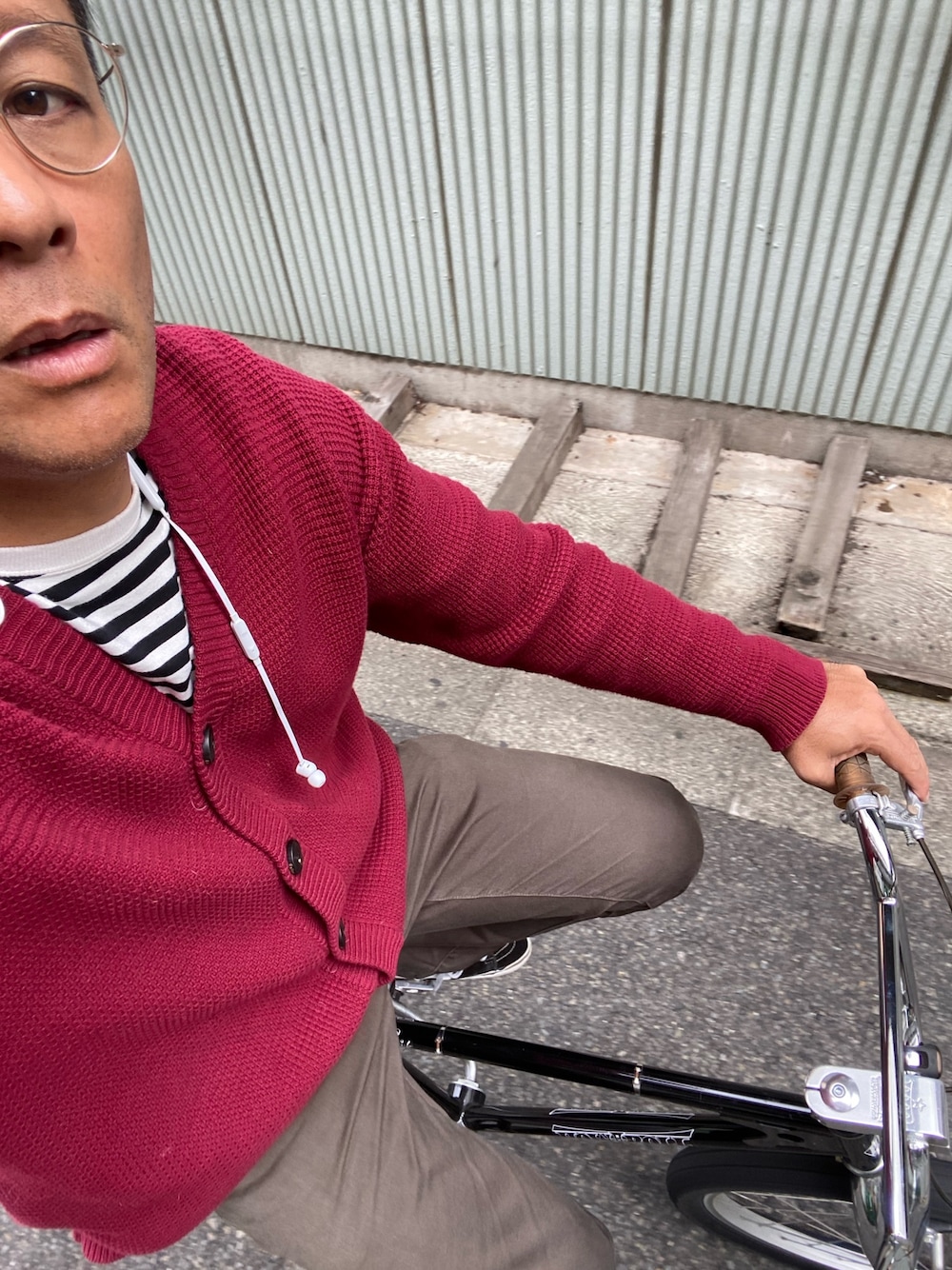 「CALEE、bmx、白山眼鏡」｜「CALEEのアイテム（カーディガン/ボレロ、レッド系）」を使った、飛車角さん（メンズ・180cm）の秋コーディネートの1枚目の写真