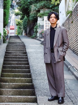 「黒シャツ」｜「アイテム（テーラードジャケット）」を使った、Tさん（メンズ・169cm）の秋コーディネート