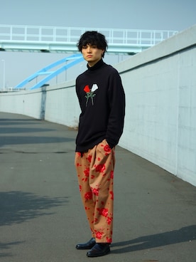 「バラ柄」｜「アイテム（スウェット）」を使った、Tさん（メンズ・169cm）の冬コーディネート