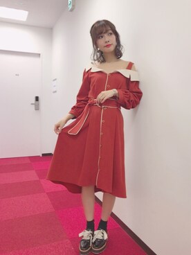 前田希美さんの「ワンショルダー袖ボリューム配色ワンピース」を使ったコーディネート