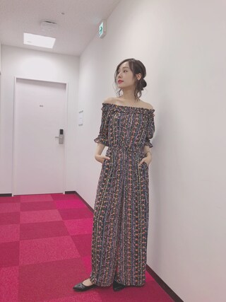 前田希美 is wearing Lily Brown "ユニークフラワー柄ロンパース"