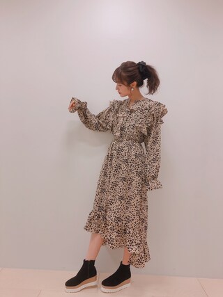 前田希美 is wearing DHOLIC "ラッフルレオパードワンピース"
