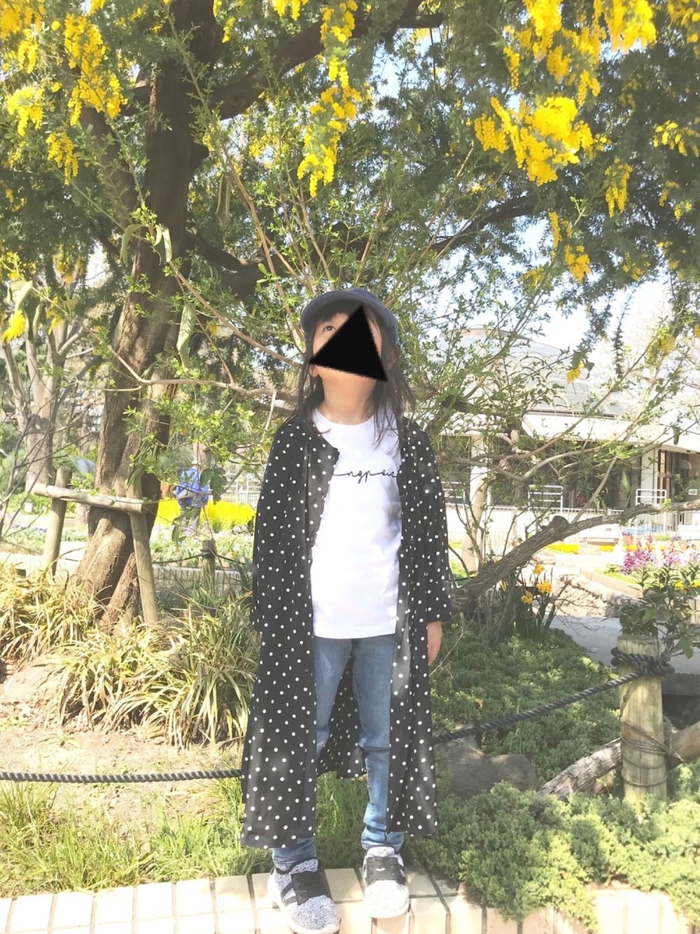 「キッズコーデ、女の子、ドット、ドットワンピ、シャツワンピ」｜「Right-onの【MPS】ドット柄シャツディガン（シャツワンピース、ブラック系）」を使った、mariさん（キッズ・110cm）の春コーディネートの1枚目の写真