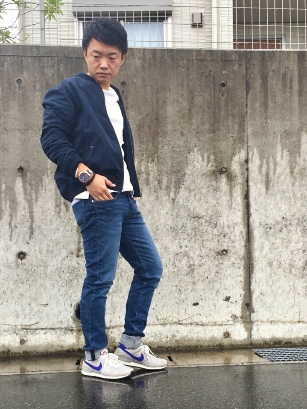 「秋のコーデ、MA-1、GU、スキニーデニム、UNITED TOKYO、スニーカー、大人カジュアル、プチプラ、ロンT、シンプル」｜「BOTTEGA VENETAのアイテム（ブレスレット、ブラウン系）」を使った、yu_kiさん（メンズ・165cm）の秋コーディネートの1枚目の写真