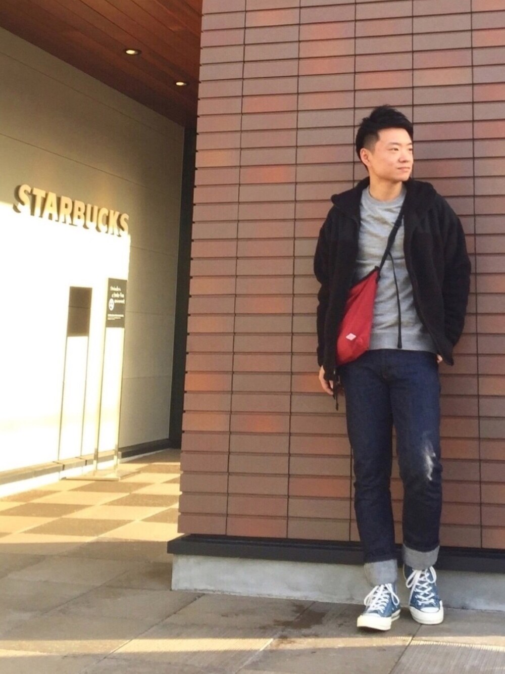 「アイラブCONVERSE、コンバース、CT70s、シンプルコーデ、大人カジュアル、フリース、A.P.C.、スウェット、デニム、ショルダーバッグ」｜「CONVERSEのコンバース  チャックテイラーCT70（スニーカー、ブルー系）」を使った、yu_kiさん（メンズ・165cm）の秋コーディネートの1枚目の写真