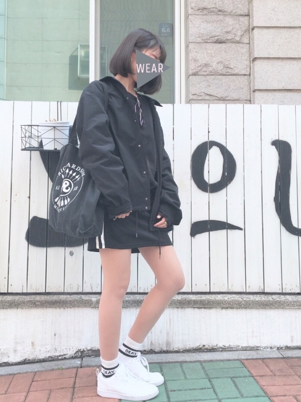 「韓国ファッション、コーチジャケット、ラインスカート、ストリート、セバントゥア、NIKE、メンズライク、オーバーサイズ、モノトーン、アイラブメンズライク」｜「GLOBAL WORKのコーチジャケット/773304（ナイロンジャケット、ブラック系）」を使った、るん ໒꒱· ﾟさん（レディース・163cm）の春コーディネートの1枚目の写真