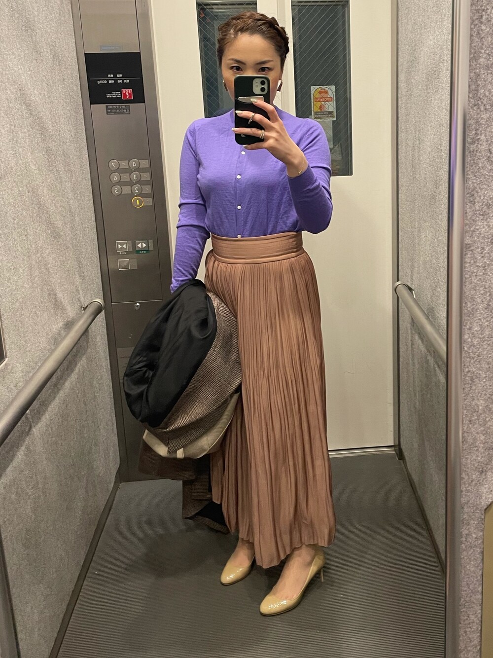 「Whim Gazetteのアイテム（スカート、ベージュ系）」を使った、kurikohさん（レディース・156cm）の春コーディネートの1枚目の写真