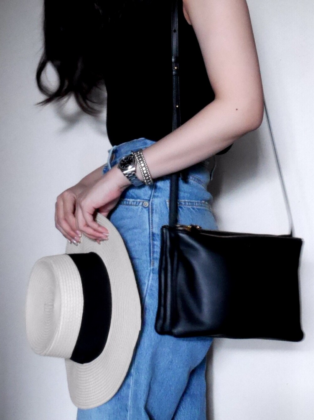 「休日スタイル、シンプル、オトナカジュアル、プチプラ、ハット、ワイドデニム、AZUL by moussy」｜「AZUL by moussyのハイウエストワイドデニムPT（デニムパンツ、ブルー系）」を使った、y!!!さん（レディース・166cm）の夏コーディネートの1枚目の写真