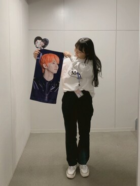 「MSCHF（ミスチーフ）のアイテム（トップス）」を使った、碧海さん（レディース・165cm）の春コーディネート