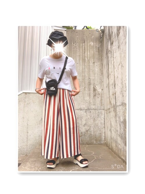 NIKE / ナイキ】ミニショルダーバッグを使った人気ファッション