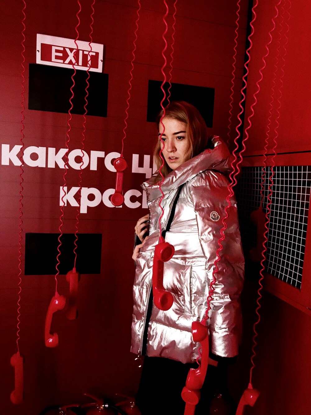 「winter wearing、MONCLER」｜「MONCLERのアイテム（ノーカラージャケット、シルバー系）」を使った、!MARIA♣️さん（レディース・175cm）の春コーディネートの1枚目の写真