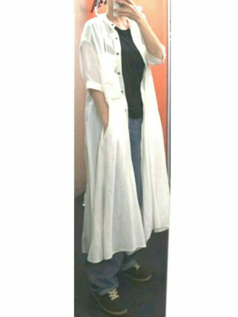 「シンプルコーデ、カジュアル、リラックススタイル、休日スタイル、ワンピース、スニーカー、ゆるコーデ」｜「UNIQLOのハイライズワイドストレートジーンズ（デニムパンツ、ブルー系）」を使った、=(ΦωΦ)=さん（レディース・158cm）の春コーディネートの1枚目の写真