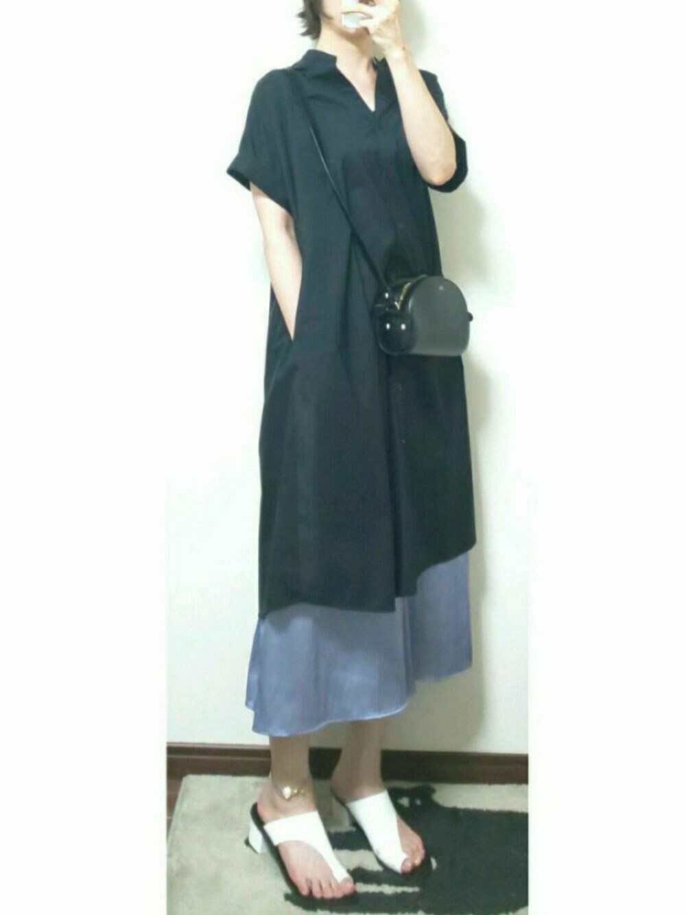 「シンプルコーデ、夏コーデ、大人カジュアル、シャツワンピ、ロングスカート、ワンピース、オトナ女子、シンプル、カジュアル」｜「atp atelierのアイテム（サンダル、ホワイト系）」を使った、=(ΦωΦ)=さん（レディース・158cm）の夏コーディネートの1枚目の写真