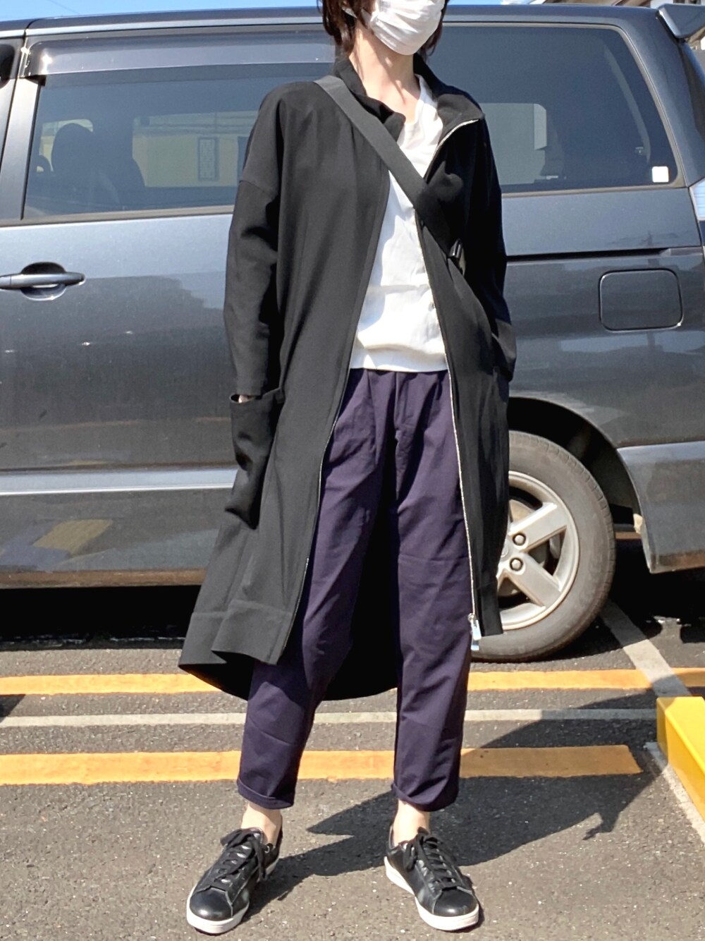 「秋コーデ、大人カジュアル、ゆるコーデ、ラフ、ユニクロ、UNIQLO、パンツスタイル、スポーツミックス、シンプル、シンプルコーデ」｜「UNIQLOのアイテム（パンツ、ブルー系）」を使った、=(ΦωΦ)=さん（レディース・158cm）の秋コーディネートの1枚目の写真