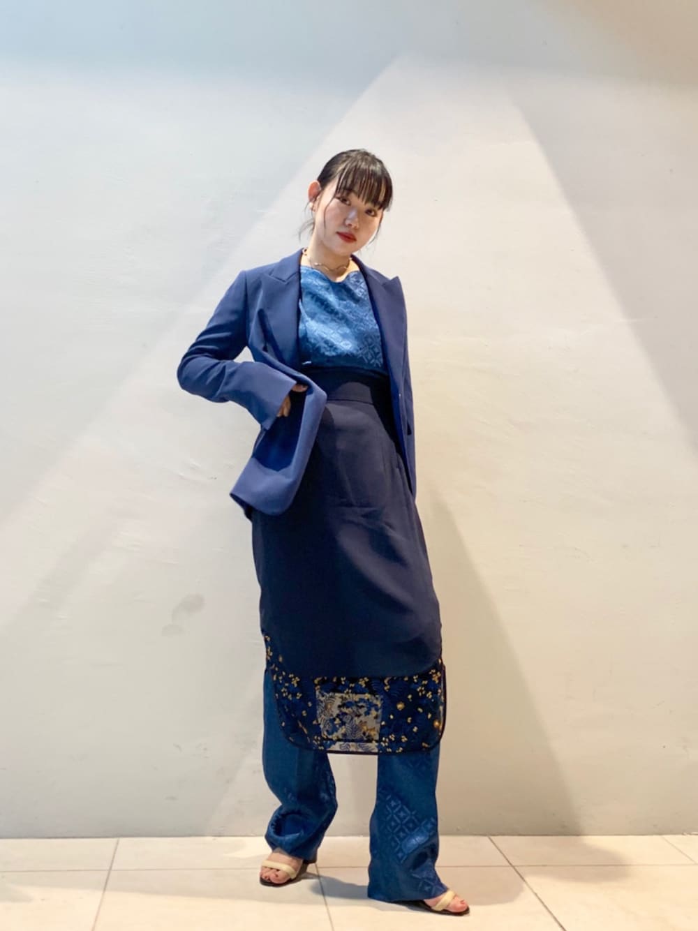 「リラックススタイル、ブルー、ワントーンコーデ、青、ジャケット、レイヤードスタイル、レーススカート、mame、mamemamemame、サンダル」｜「mameのアイテム（トップス、ブルー系）」を使った、Ⓜ︎ａｙｕさん（レディース・165cm）の夏コーディネートの1枚目の写真