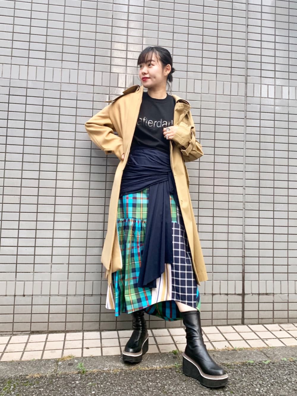 「ロングスカート、秋コーデ、スカート、新作、トレンチコート、Tシャツ、ブラック、チェック、サリバン、sacai」｜「JOHN LAWRENCE SULLIVANのJOHN LAWRENCE SULLIVAN “AFTER DARK”プリントTシャツ（Tシャツ/カットソー、ブラック系）」を使った、Ⓜ︎ａｙｕさん（レディース・166cm）の夏コーディネートの1枚目の写真